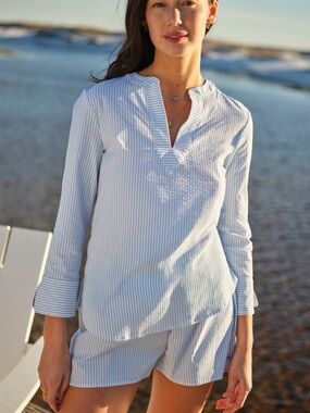 Vineyard Vines Navy Blue and White Stripe Pullover Top